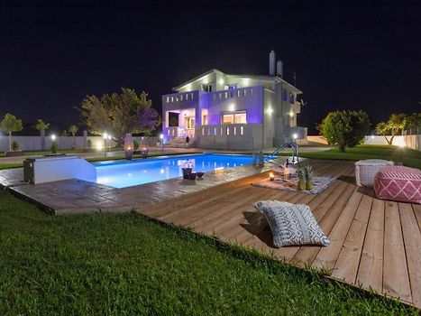 Muthee villa at night